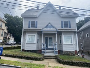 34 Richardson St, Unit #2 in Wakefield, MA - Building Photo - Building Photo