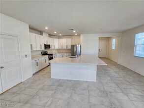 2910 Ventana Ridge Ave in Henderson, NV - Building Photo - Building Photo