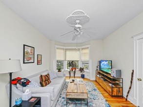 2316 W Superior St in Chicago, IL - Building Photo - Interior Photo