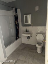 33 Vanderbilt Ave in Leonardo, NJ - Building Photo - Building Photo