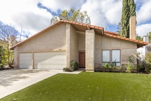 30831 Catarina Dr in Westlake Village, CA - Building Photo