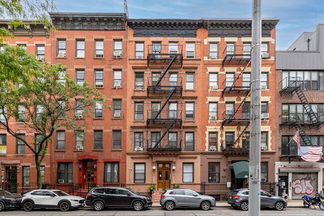 436 W 49th St in New York, NY - Foto de edificio - Building Photo