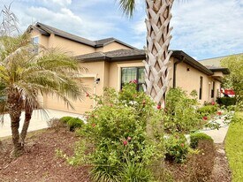 2424 Seven Oaks Dr in St. Cloud, FL - Building Photo