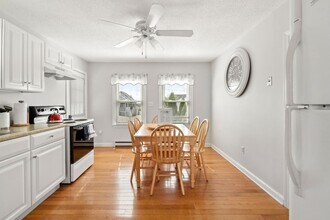 8 Commonwealth Ave in Salisbury, MA - Building Photo - Building Photo