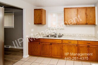 23984 Banbury Cir in Warrensville Heights, OH - Building Photo - Building Photo