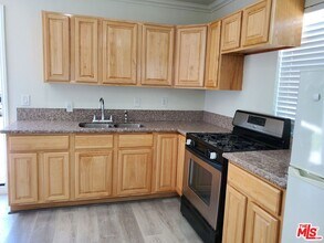 142 Serrano Ave in Los Angeles, CA - Building Photo - Building Photo