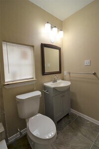 2211 Davis St photo'