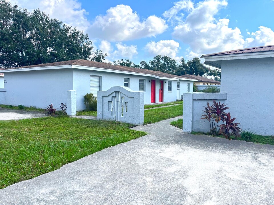 453 S Westgate Ave in Lakeland, FL - Building Photo