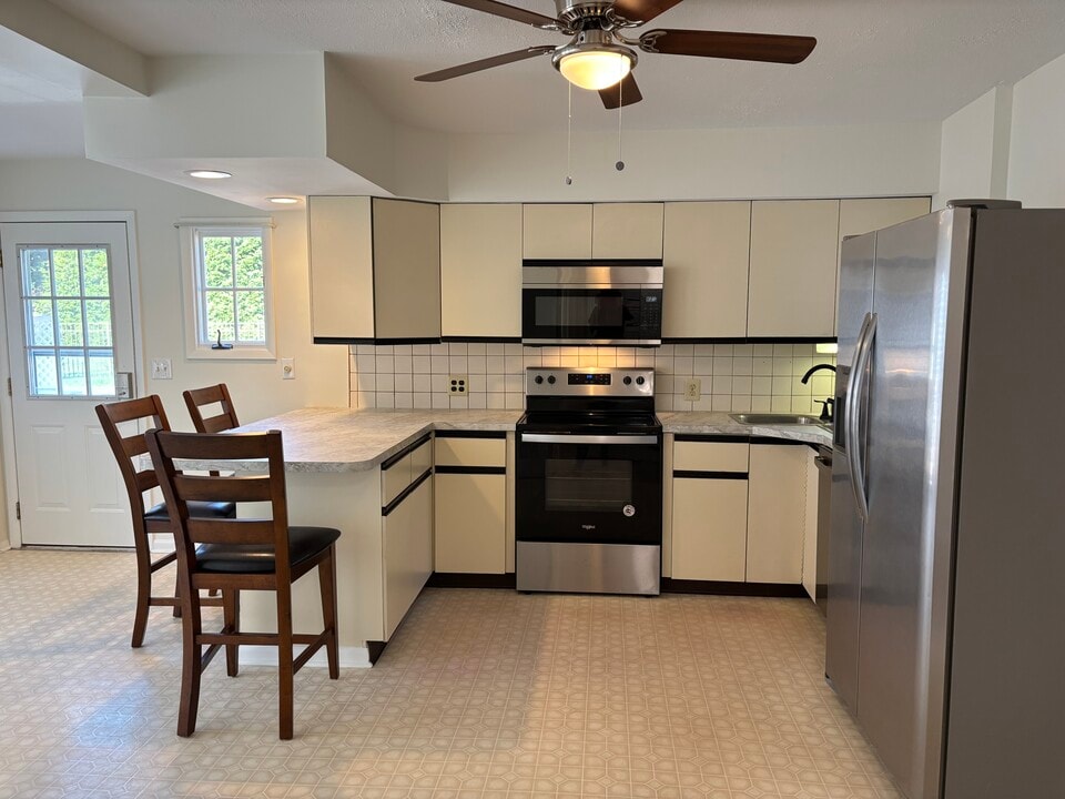 1717 Firehouse Ln in Upper Black Eddy, PA - Building Photo