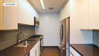 200 W 67th St in New York, NY - Building Photo - Building Photo