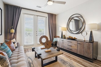 Avalon Castle Hills in Lewisville, TX - Building Photo - Building Photo