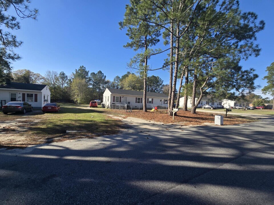 1547 Center St in Fayetteville, NC - Building Photo