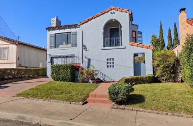 property at 1609 Marin St