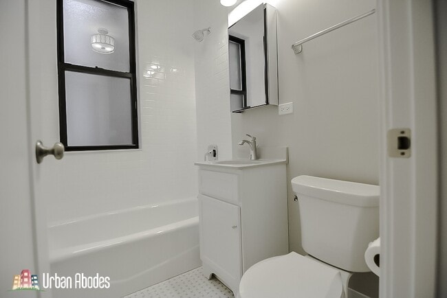 816 W Lakeside Pl, Unit A05C in Chicago, IL - Building Photo - Building Photo