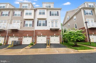 4722 Dane Ridge Cir in Dale City, VA - Building Photo - Building Photo