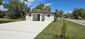 2775 Market St in Ft. Myers, FL - Building Photo