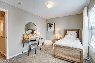 PineCrest Townhomes in Olathe, KS - Building Photo - Building Photo