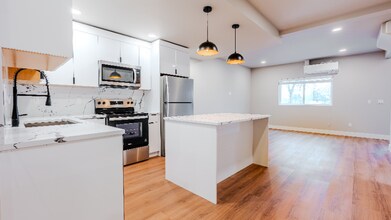 2106 Oakes Ave in Everett, WA - Building Photo - Building Photo