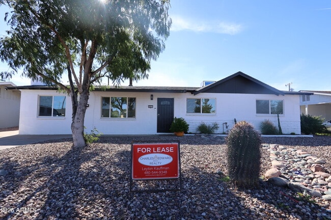 1011 W Elna Rae St in Tempe, AZ - Building Photo - Building Photo