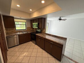 1205 White Pine Dr in Wellington, FL - Building Photo - Building Photo