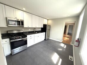 222 E Broad St in Burlington, NJ - Building Photo - Building Photo
