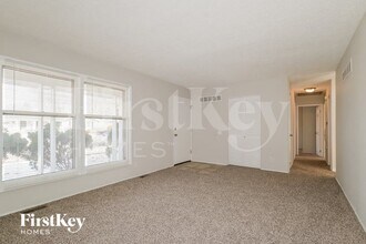 1560 Leisure Dr in Florissant, MO - Building Photo - Building Photo