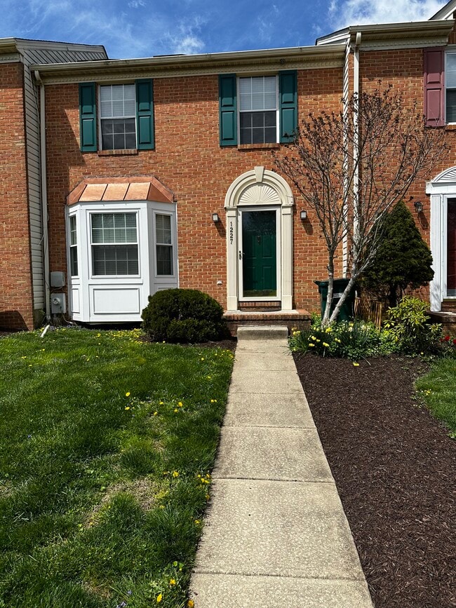 1227 Athens Ct