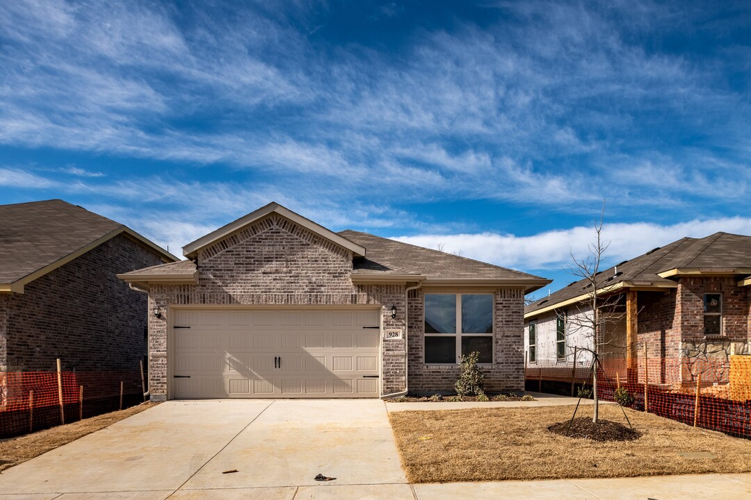 928 Crockett St in Aubrey, TX - Building Photo