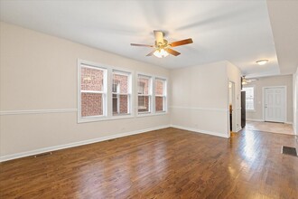 6735 S St Lawrence Ave in Chicago, IL - Building Photo - Building Photo