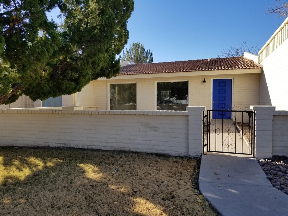 129 Apache Gold Loop in Santa Teresa, NM - Building Photo