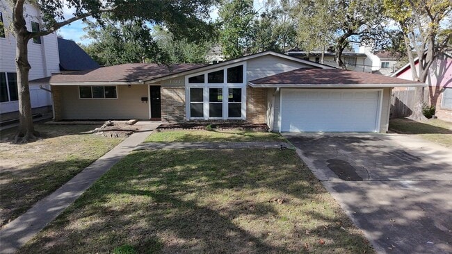 1327 Moorhead Dr in Houston, TX - Building Photo - Building Photo