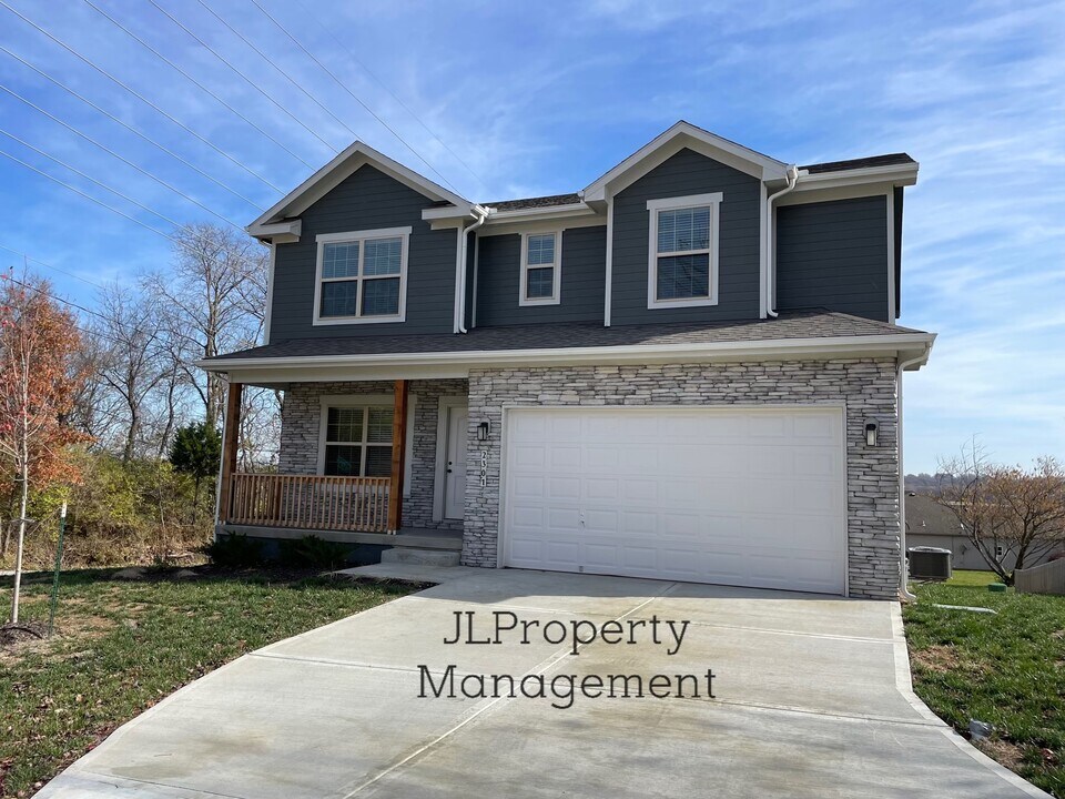 2301 S Old Mill Ave in Independence, MO - Building Photo