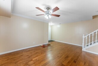 305 Creekside Dr in Bloomingdale, IL - Building Photo - Building Photo
