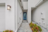 4412 Serpens Ln in Wellington, FL - Foto de edificio - Building Photo