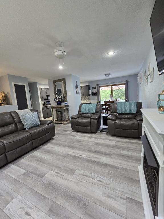property at 25 Dodder Ln SW