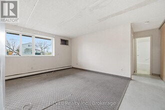 19 Manchester Ave in St Catharines, ON - Building Photo - Building Photo