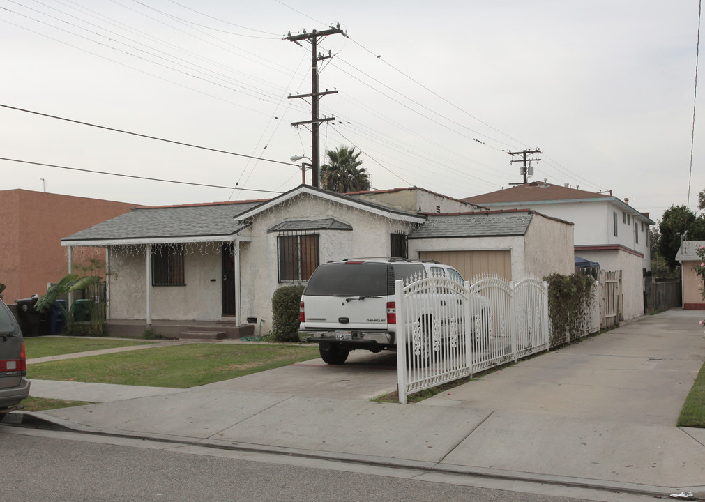 6335 Carmelita Ave in Bell, CA - Foto de edificio