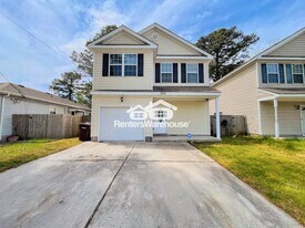 1713 Sparrow Rd in Chesapeake, VA - Building Photo