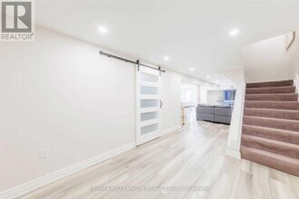 101 Loma Vista Dr in Vaughan, ON - Building Photo - Building Photo