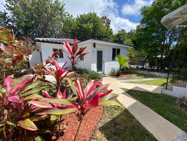 property at 1933 SW 17th Ct