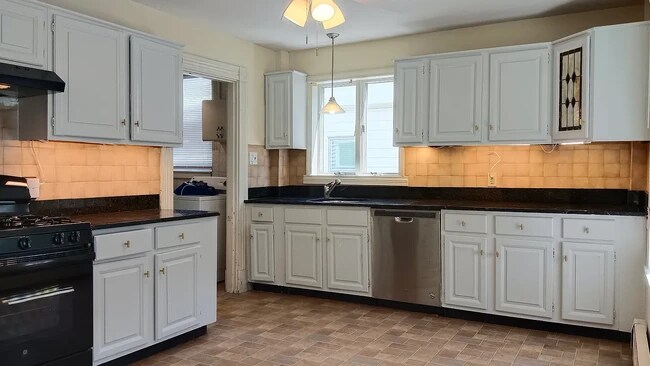 52 Crescent Ave, Unit 1 in Malden, MA - Building Photo - Building Photo