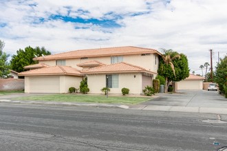 4-unit in Cathedral City, CA - Building Photo - Building Photo