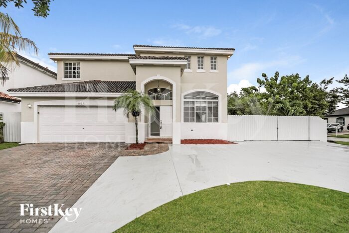 10223 SW 227th Ln in Cutler Bay, FL - Foto de edificio