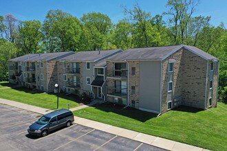 Autumn Woods in Jackson, MI - Foto de edificio - Building Photo