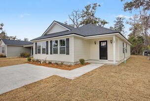 26 Oneida St in Crawfordville, FL - Building Photo