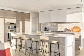 680 Quayside Dr in New Westminster, BC - Building Photo - Building Photo