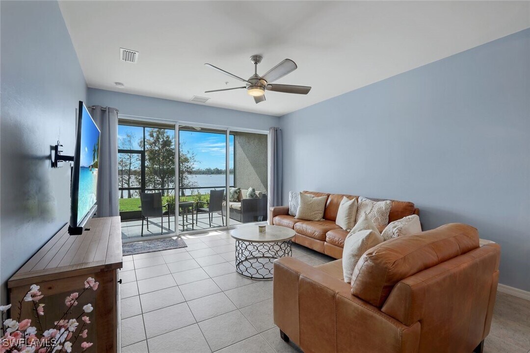 28406 Altessa Way in Bonita Springs, FL - Foto de edificio