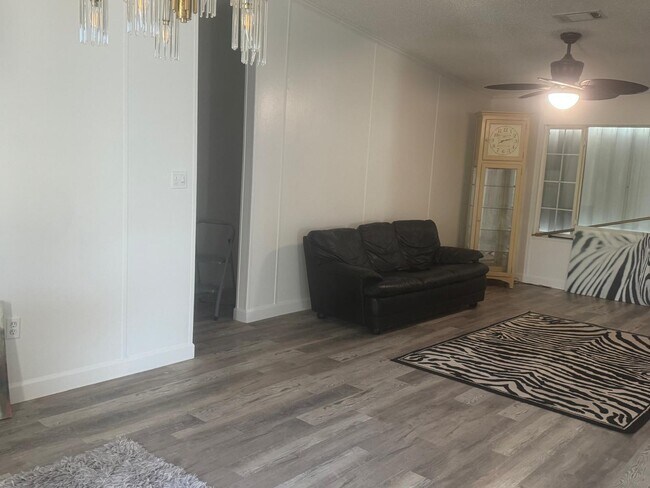 8267 SE Swan Ave in Hobe Sound, FL - Building Photo - Building Photo