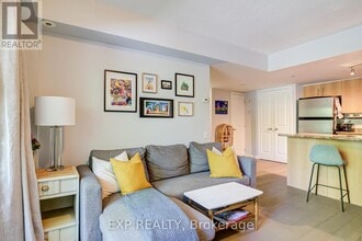 93 The Queensway in Toronto, ON - Building Photo - Building Photo