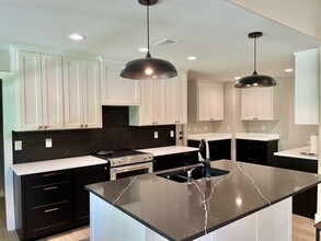 303 Mahan St in Meadowlakes, TX - Building Photo - Building Photo